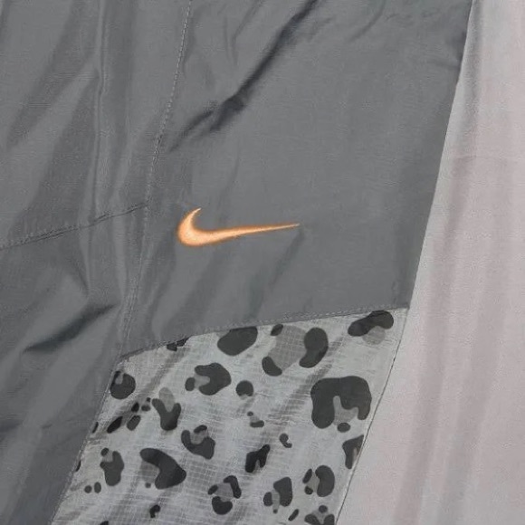 NWT Size L Nike Pants - Nike Sportswear Womens Leopard Print Windbreaker Pants - Picture 2 of 4